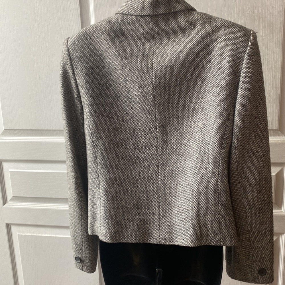 PRE-OWNED WOMEN’S SHORT TWEED JACKET - Picture 10 of 12